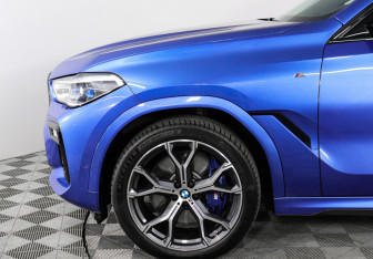 Подержанный автомобиль BMW X6 2020 года (8 фото)