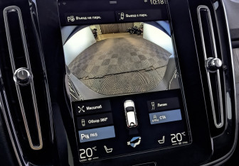 Подержанный автомобиль Volvo XC40 2020 года (27 фото)