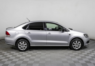 Подержанный автомобиль Volkswagen Polo Sedan 2013 года (4 фото)