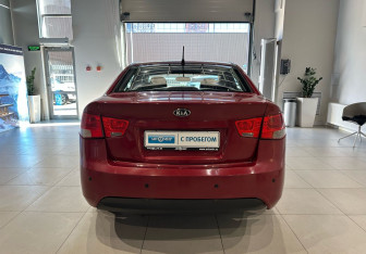 Подержанный автомобиль Kia Cerato Sedan 2010 года (5 фото)