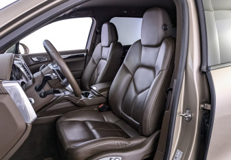 Подержанный автомобиль Porsche Cayenne 2014 года (20 фото)