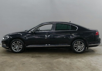Подержанный автомобиль Volkswagen Passat Sedan 2017 года (8 фото)