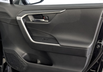 Подержанный автомобиль Toyota RAV4 2021 года (24 фото)