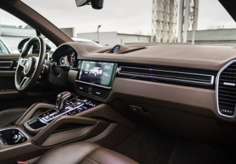 Подержанный автомобиль Porsche Cayenne 2019 года (10 фото)