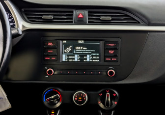 Подержанный автомобиль Kia Rio Hatchback 2021 года (15 фото)