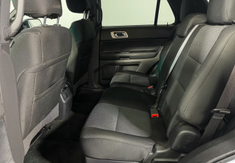 Подержанный автомобиль Ford Explorer 2013 года (10 фото)