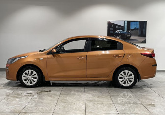 Подержанный автомобиль Kia Rio Sedan 2017 года (8 фото)