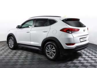 Подержанный автомобиль Hyundai Tucson 2016 года (7 фото)