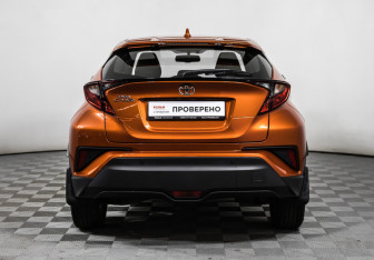 Подержанный автомобиль Toyota C-HR 2019 года (6 фото)