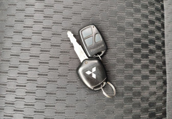 Подержанный автомобиль Mitsubishi Outlander 2013 года (14 фото)