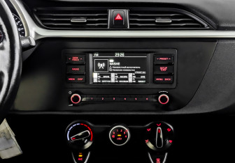 Подержанный автомобиль Kia Rio Hatchback 2021 года (15 фото)