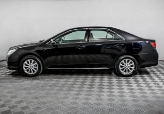 Подержанный автомобиль Toyota Camry Sedan 2012 года (8 фото)