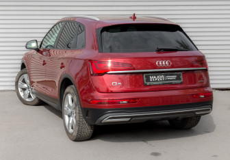 Подержанный автомобиль Audi Q5 2021 года (7 фото)