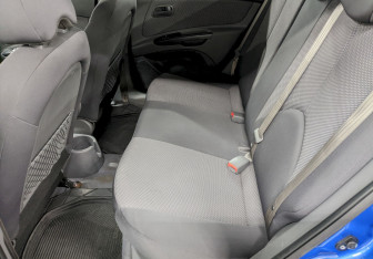 Подержанный автомобиль Kia Rio Hatchback 2010 года (15 фото)