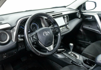 Подержанный автомобиль Toyota RAV4 2018 года (7 фото)