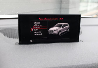 Подержанный автомобиль Audi Q7 2016 года (19 фото)