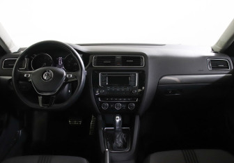Подержанный автомобиль Volkswagen Jetta Sedan 2016 года (7 фото)