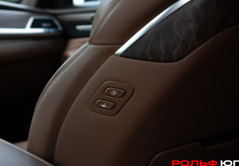Подержанный автомобиль Genesis G90 2020 года (16 фото)