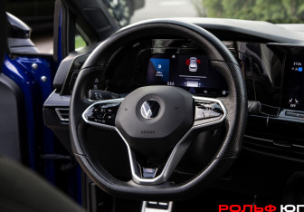 Подержанный автомобиль Volkswagen Golf Hatchback 2021 года (10 фото)
