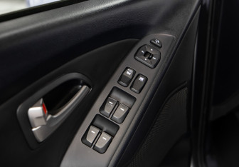 Подержанный автомобиль Hyundai ix35 2012 года (14 фото)