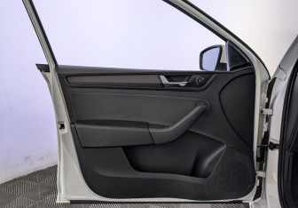 Подержанный автомобиль Skoda Rapid Liftback 2019 года (19 фото)