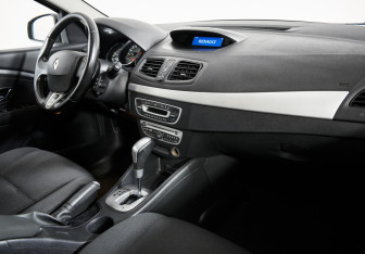 Подержанный автомобиль Renault Fluence 2012 года (9 фото)
