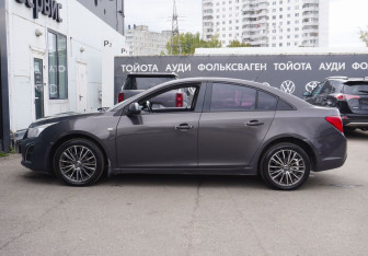 Подержанный автомобиль Chevrolet Cruze Sedan 2013 года (8 фото)