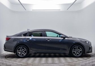 Подержанный автомобиль Kia Cerato Sedan 2021 года (6 фото)