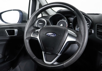 Подержанный автомобиль Ford Fiesta Sedan 2016 года (12 фото)