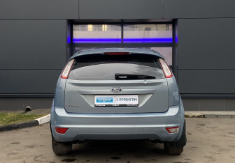 Подержанный автомобиль Ford Focus Hatchback 2010 года (6 фото)