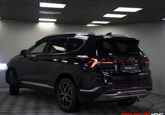 Подержанный автомобиль Hyundai Santa Fe 2022 года (30 фото)