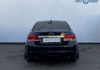 Подержанный автомобиль Chevrolet Cruze Sedan 2014 года (6 фото)