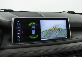 Подержанный автомобиль BMW X5 2016 года (16 фото)