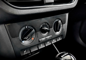 Подержанный автомобиль Skoda Rapid Liftback 2021 года (26 фото)