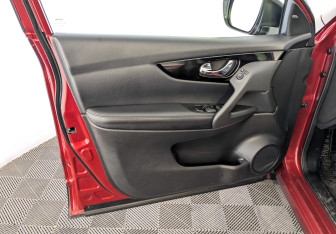 Подержанный автомобиль Nissan Qashqai 2016 года (19 фото)