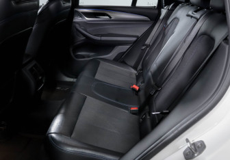 Подержанный автомобиль BMW X3 2018 года (10 фото)