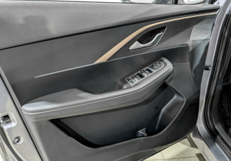 Подержанный автомобиль Omoda C5 2023 года (19 фото)