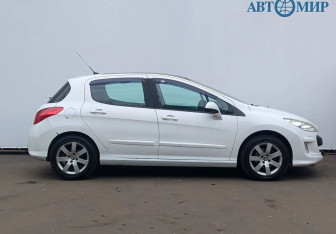 Подержанный автомобиль Peugeot 308 Hatchback 2010 года (4 фото)