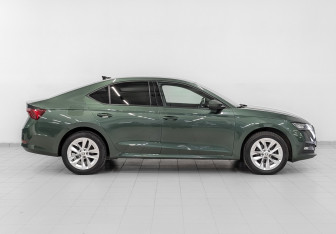 Подержанный автомобиль Skoda Octavia Liftback 2020 года (4 фото)