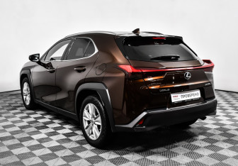 Подержанный автомобиль Lexus UX 2021 года (7 фото)