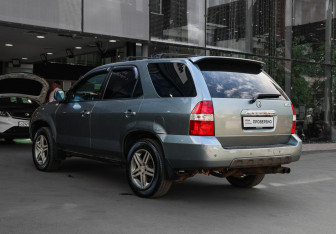 Подержанный автомобиль Acura MDX 2002 года (6 фото)
