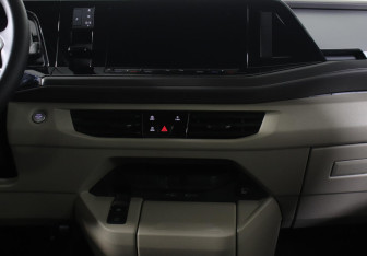 Подержанный автомобиль Volkswagen Multivan 2022 года (9 фото)