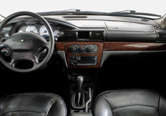 Подержанный автомобиль Chrysler Sebring Sedan 2002 года (11 фото)