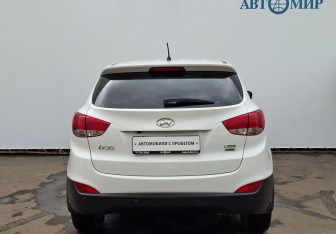 Подержанный автомобиль Hyundai ix35 2014 года (6 фото)