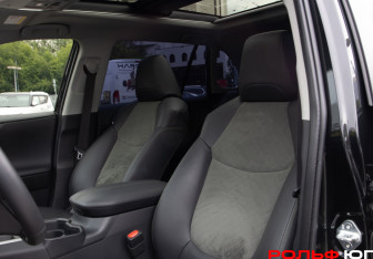 Подержанный автомобиль Toyota RAV4 2024 года (15 фото)