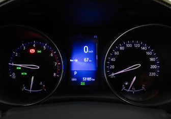 Подержанный автомобиль Toyota C-HR 2019 года (13 фото)