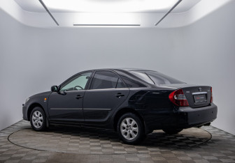 Подержанный автомобиль Toyota Camry Sedan 2004 года (7 фото)