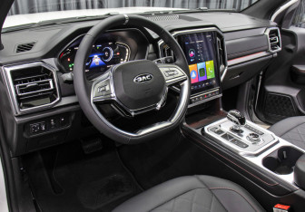 Подержанный автомобиль JAC T9 2025 года (17 фото)