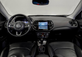 Подержанный автомобиль Jeep Compass 2018 года (14 фото)