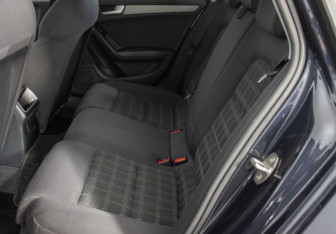 Подержанный автомобиль Audi A4 Sedan 2013 года (11 фото)